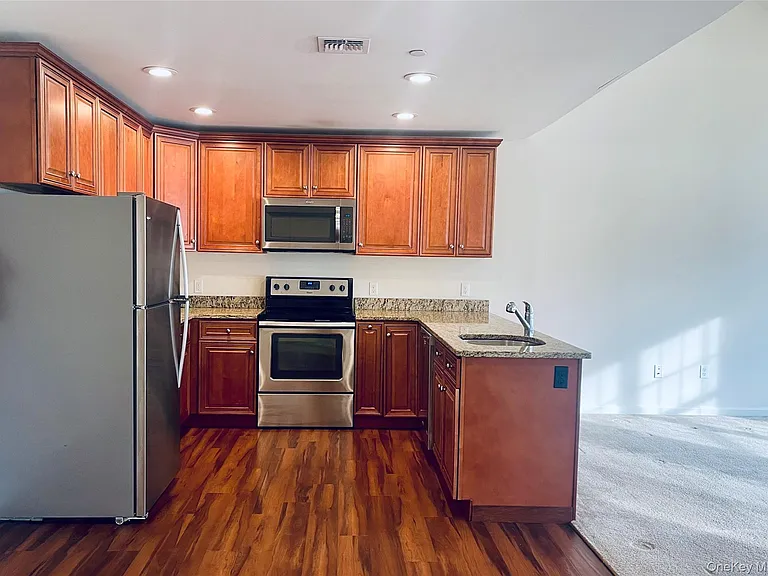 46 Islip Ave #201 — Photo 6