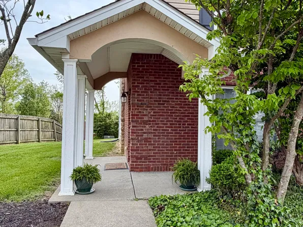112 Leonardwood Dr Unit 401, Frankfort, KY 40601