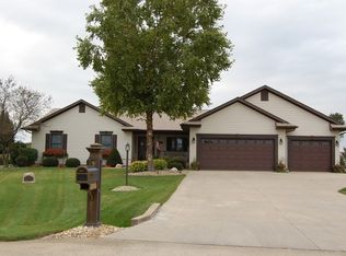 2880 Stone Ridge Dr, Kankakee, IL 60901