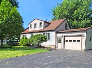 140 Straub Rd, Rochester, NY 14626