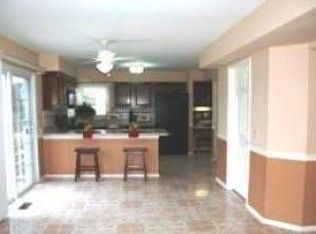 1661 W Edgewater Ln, Palatine, IL 60067
