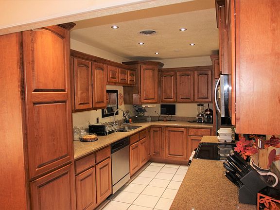 4th image of 2203 Berkley Dr