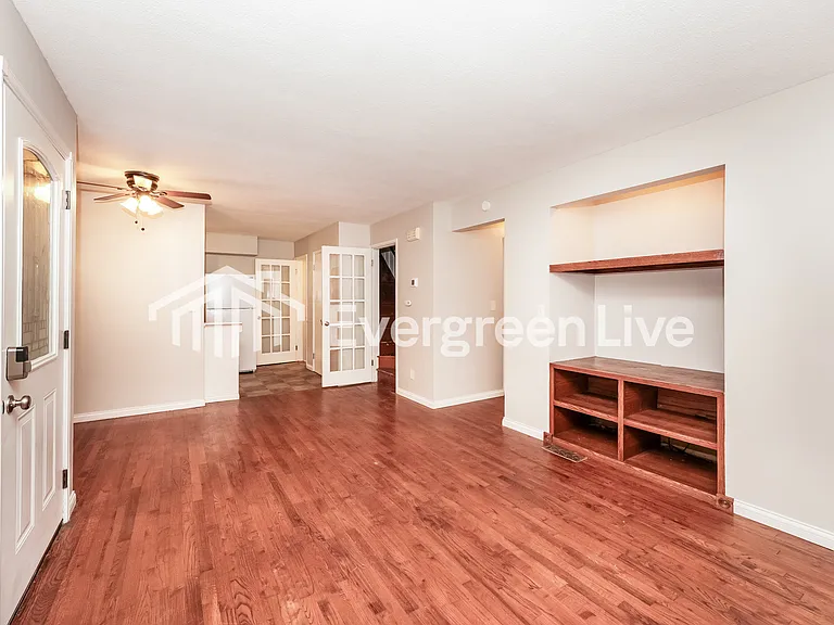 1307 Cedar Dr — Photo 3