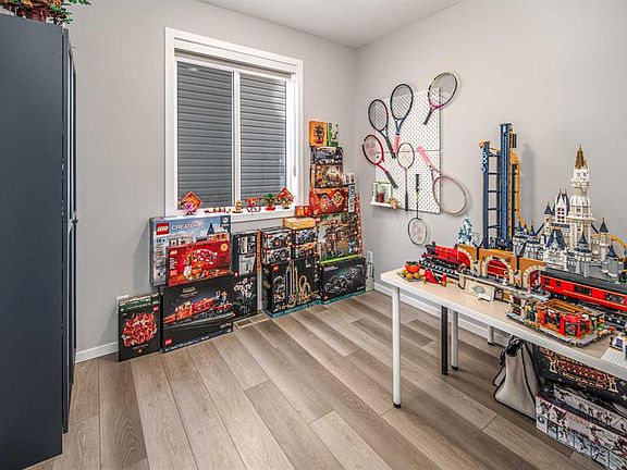 5th image of 148 N Carringham Rd NW