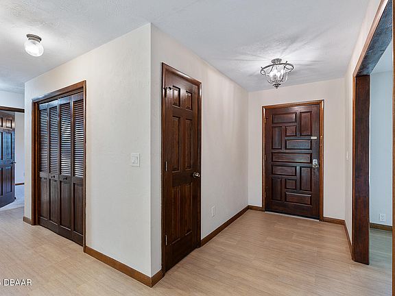 5th image of 521 Pelican Bay Dr