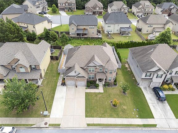 4th image of 195 Echols Way