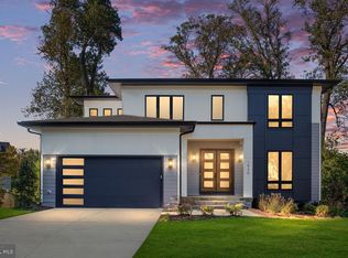 1930 Fisher Ct, Falls Church, VA 22043