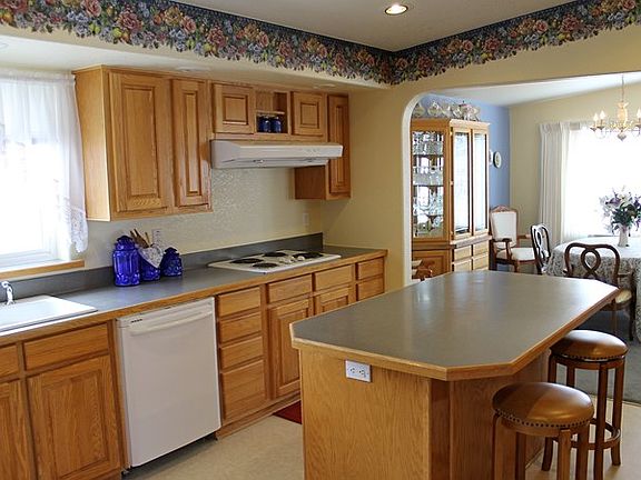 5th image of 1665 SE Hickory Ct