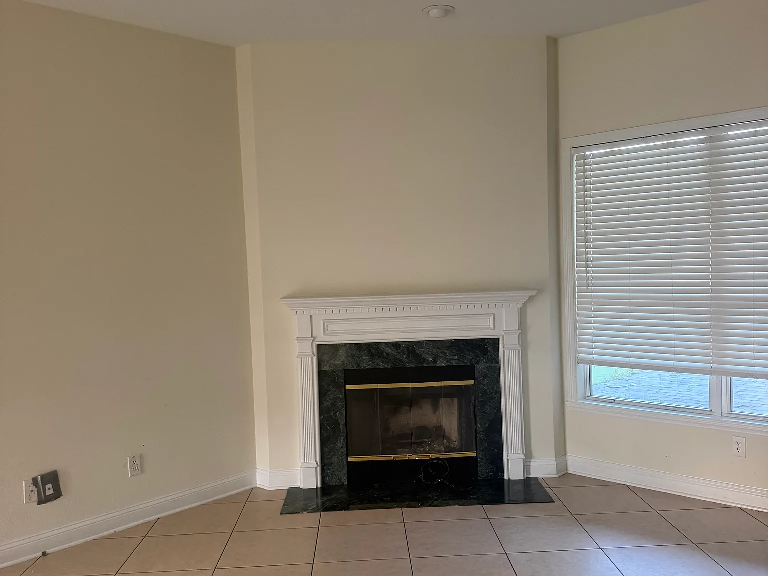 4 bed, 2089 sqft, $2,600 — Photo 4