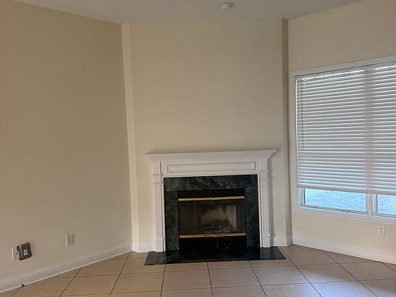 3rd image of 4719 Ilah Rd N