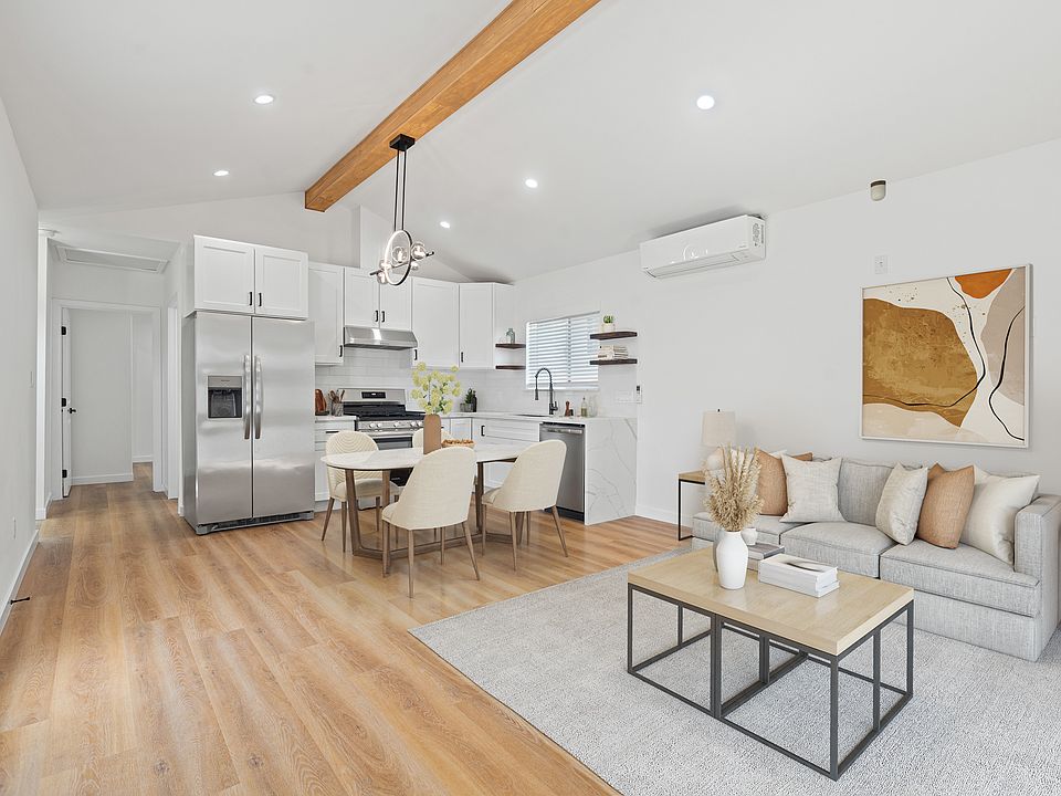 Open floor plan - virtually staged