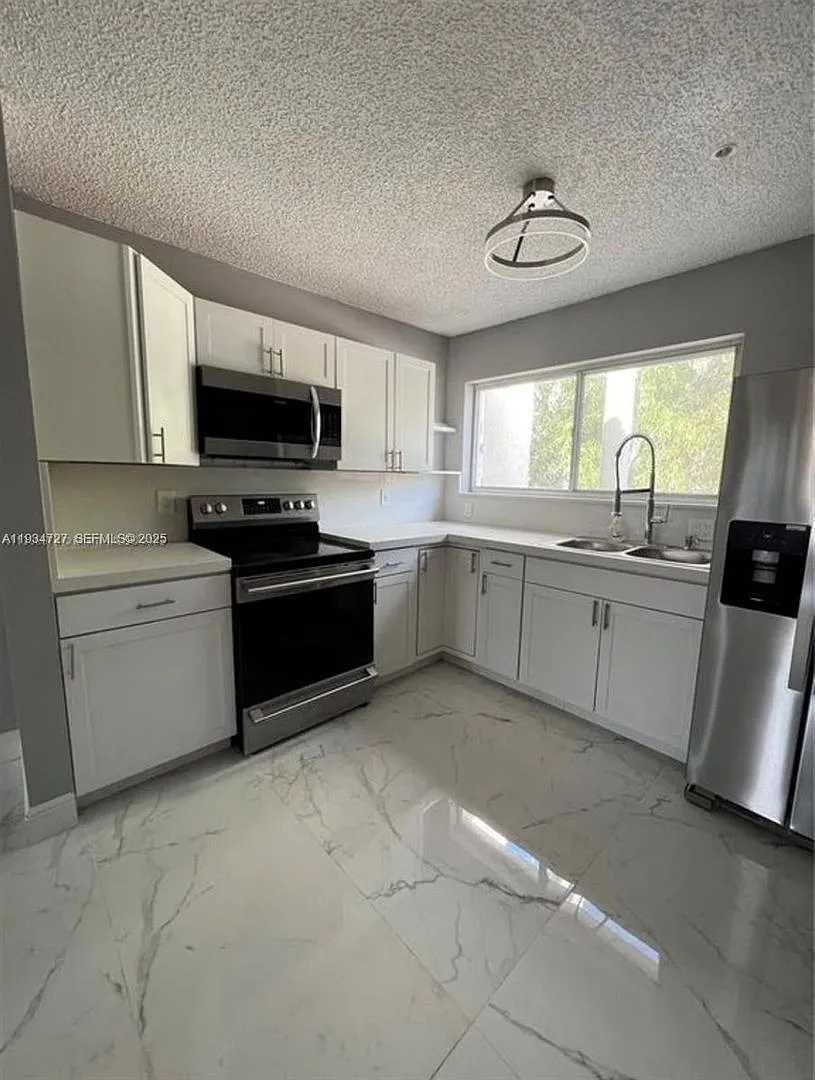 511 NW 82nd Avenue 418, Miami, FL 33126 — Photo 1