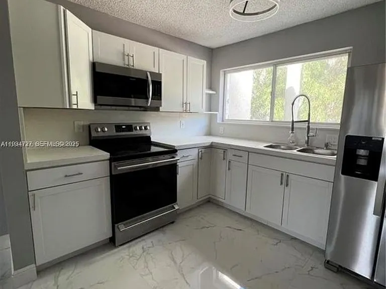 511 NW 82nd Ave #418 — Photo 1