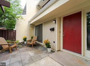 2221 Southgate Sq, Reston, VA 20191