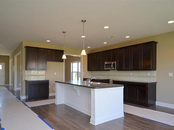 2nd image of 112 Quail Hollow Dr