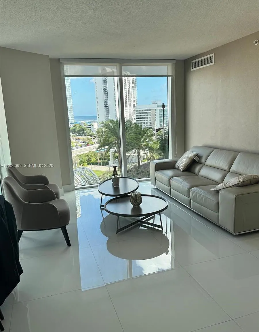 3 bed, 2.0 bath, $6,000 — Photo 3