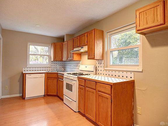 4th image of 2524 California Ave