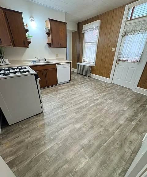330 E Philadelphia Ave — Photo 2
