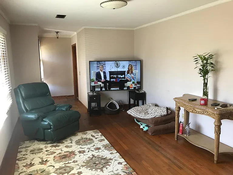 606 S Montgomery St — Photo 3