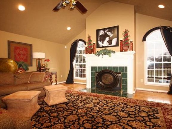 3rd image of 144 Acorn Ln