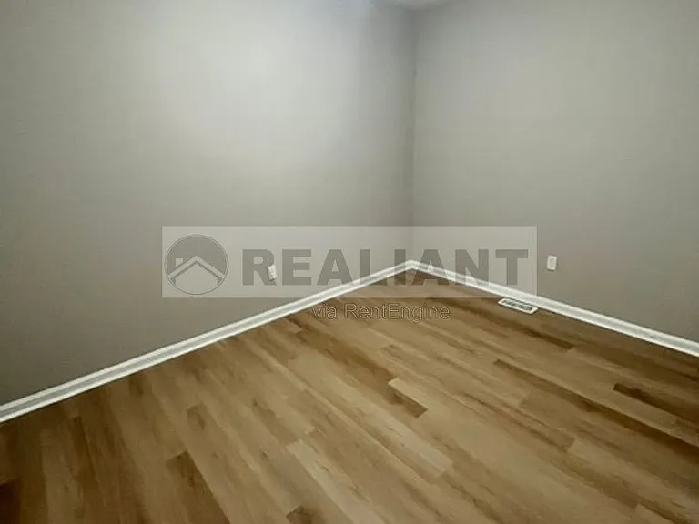 31 Hurley St #16 — Photo 9