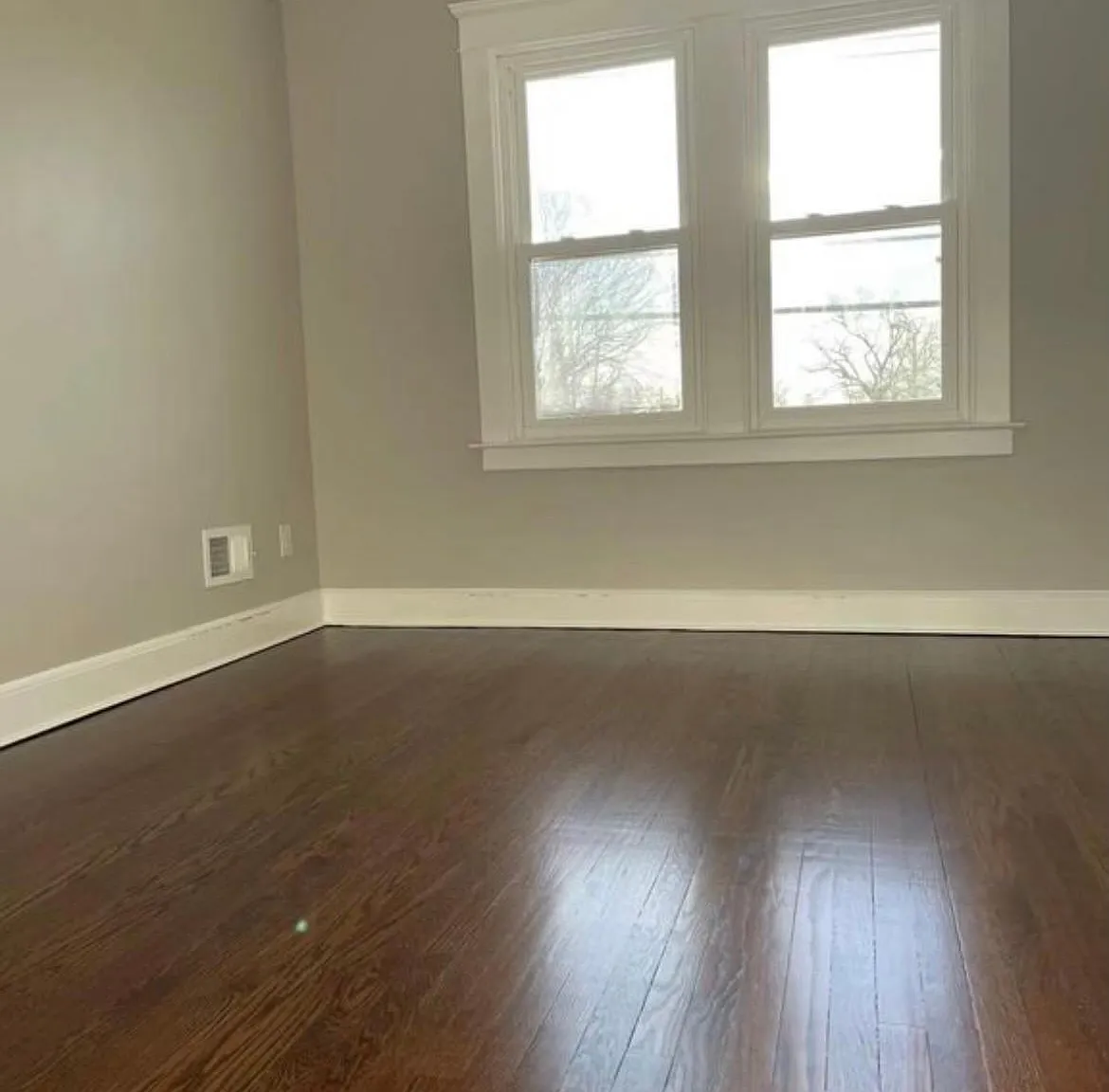 5 bed, 2500 sqft, $3,075 — Photo 3