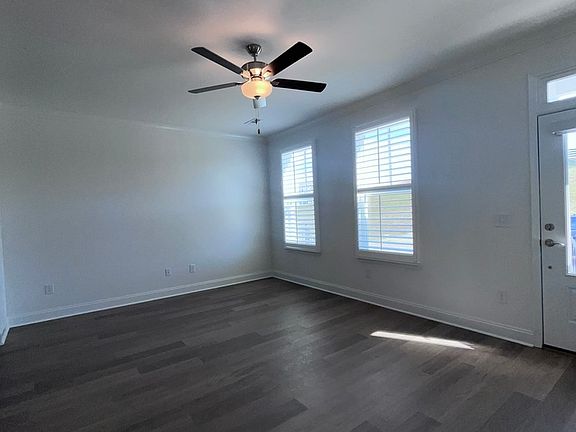 4th image of 334 Savoy Loop
