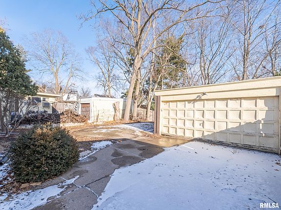 4th image of 3510 N Peoria Ave