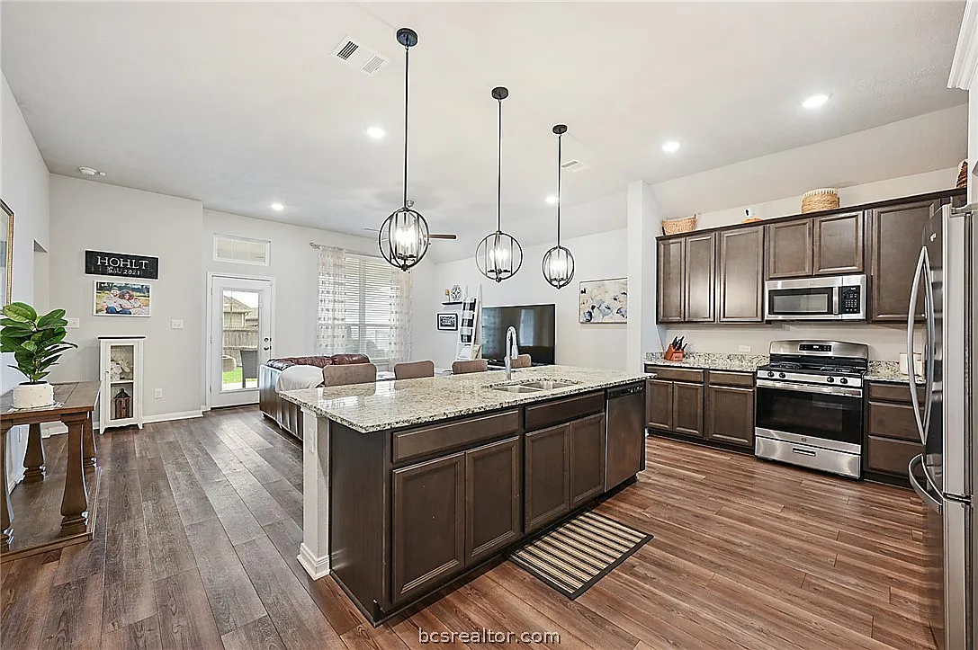 3 bed, 1654 sqft, $2,300 — Photo 3