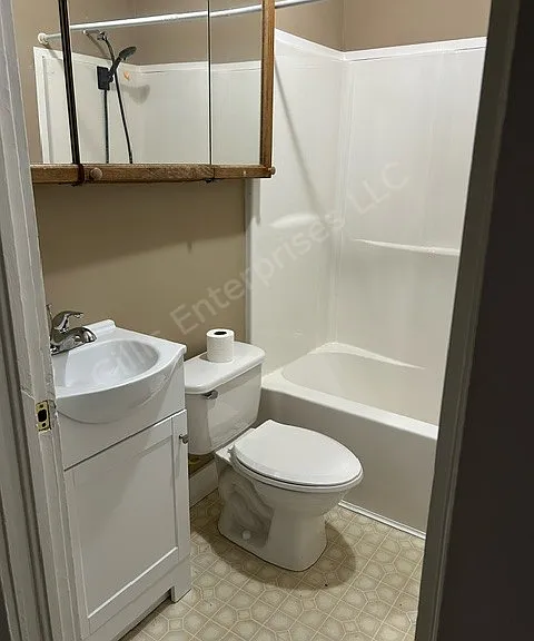 112 Virgil Ave — Photo 2