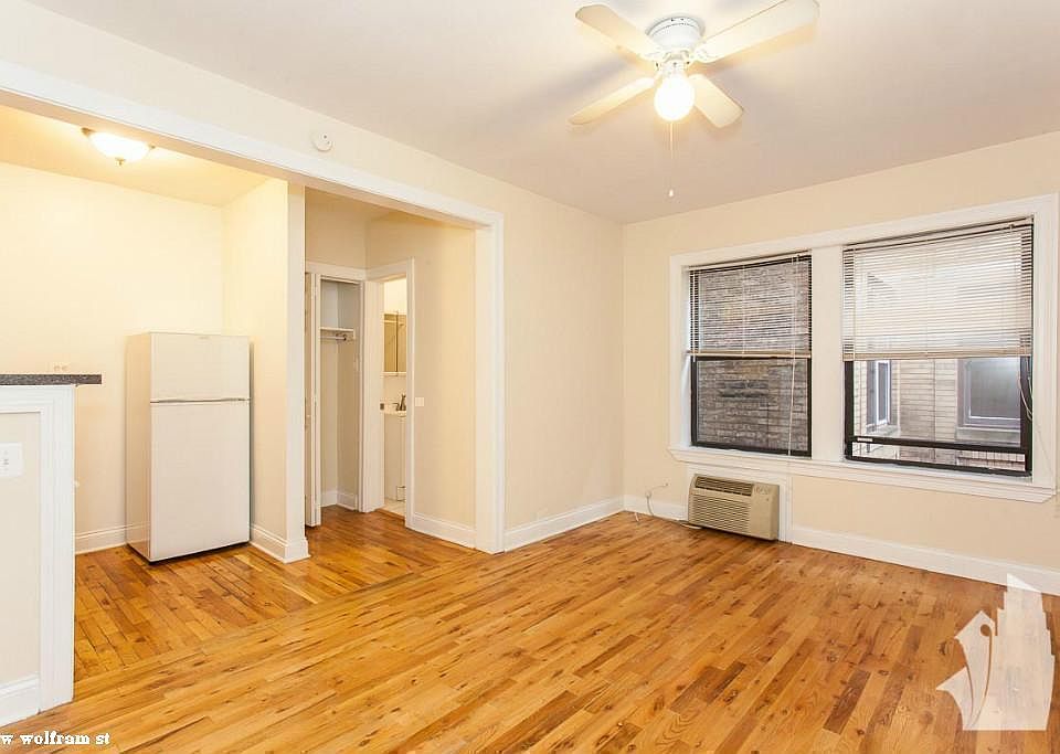 1st image of 837 W Wolfram St #1415