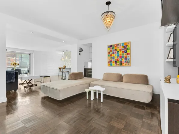 300 East 40th Street image 4 of 15