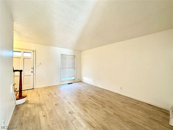 5th image of 9 Trenton Sq #10