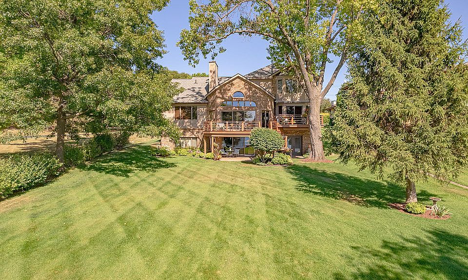 2nd image of 2220 E Hammond Lake Dr