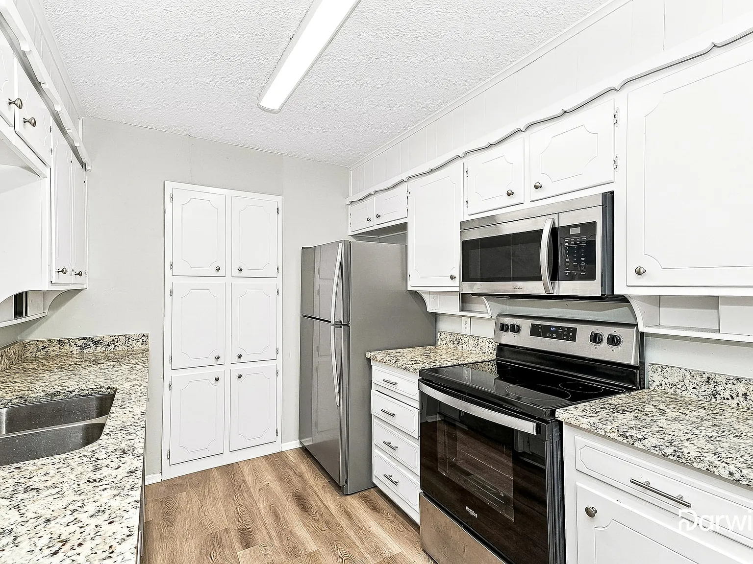 3 bed, 2.0 bath, 1223 sqft, $1,810 — Photo 3