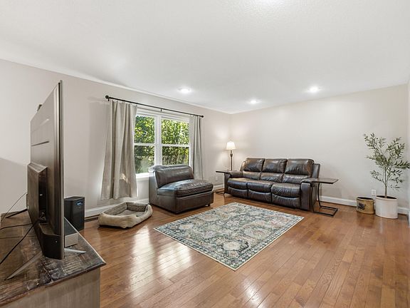 3rd image of 97 Edgewood Cir