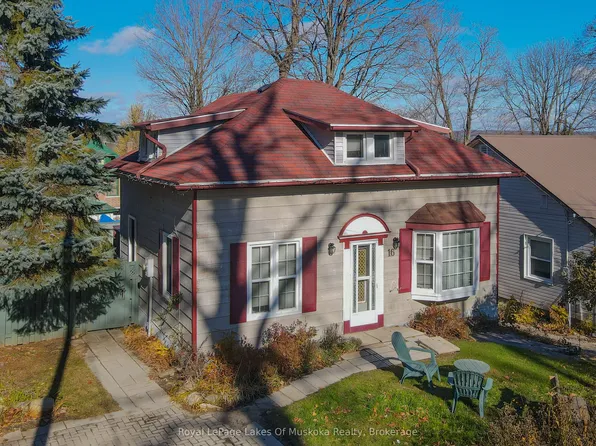 16 Rogers Rd, Huntsville, ON P1H 1T1