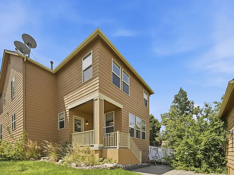 2202 Hanham Dr — Photo 32
