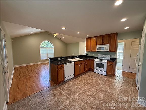 4th image of 64 Springside Rd