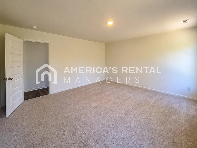 309 Oakmont Cir — Photo 35
