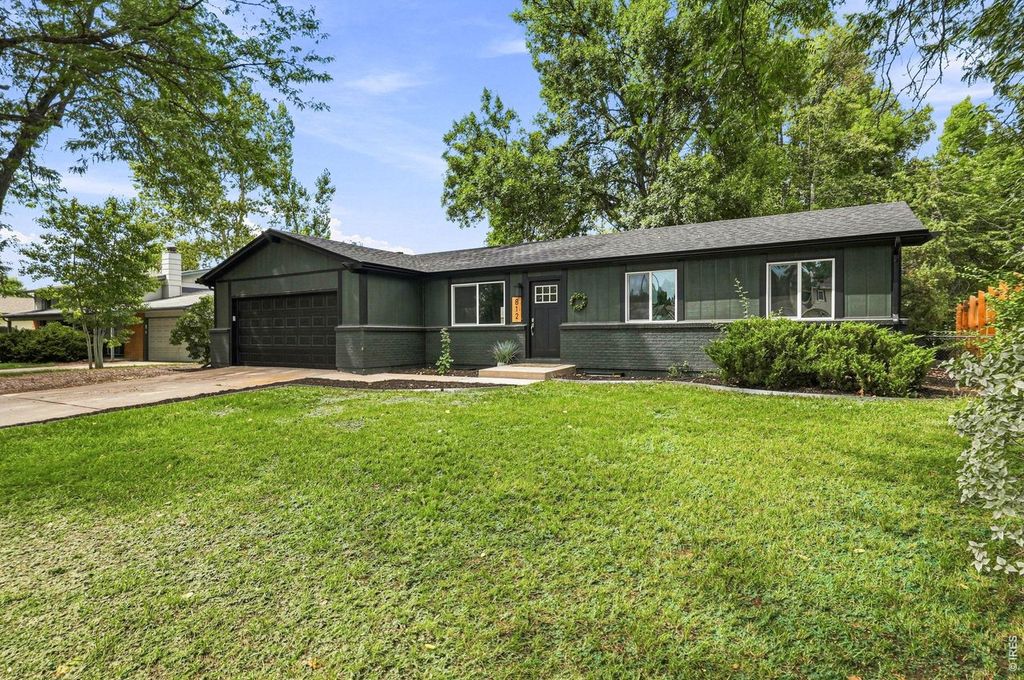 812 E Swallow Rd
