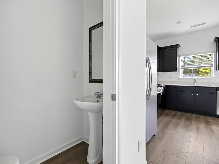 5044 Highwood Dr — Photo 17