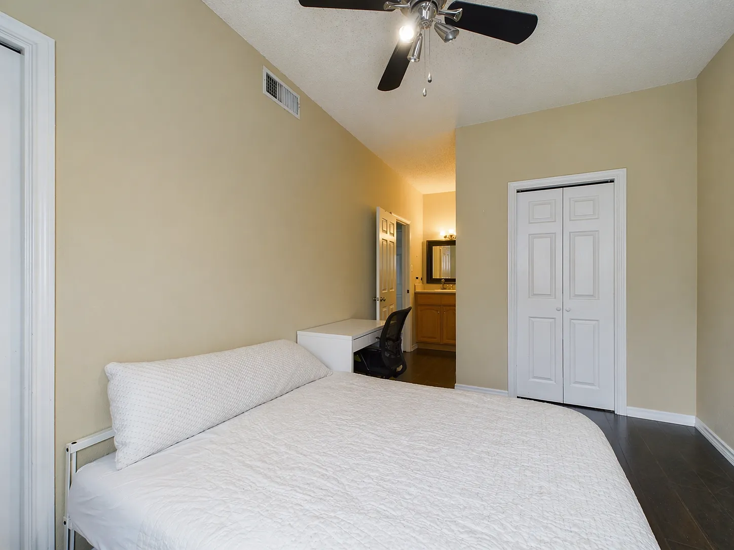 3206 King St Apt 205 — Photo 3