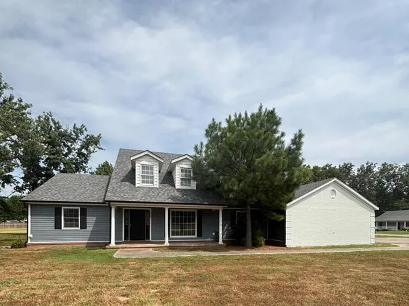 100 Charleston Dr, Walnut Ridge, AR 72476