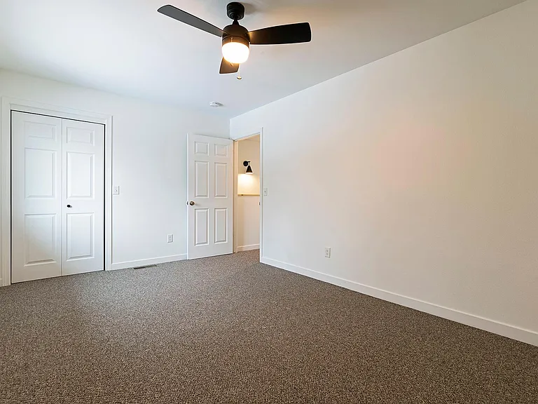 909 Defoe St #B — Photo 20