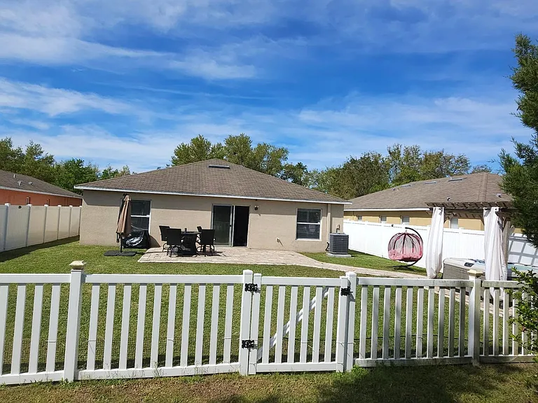 3926 Constantine Loop — Photo 5