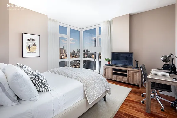 Sold by Sotheby's International Realty | media 8