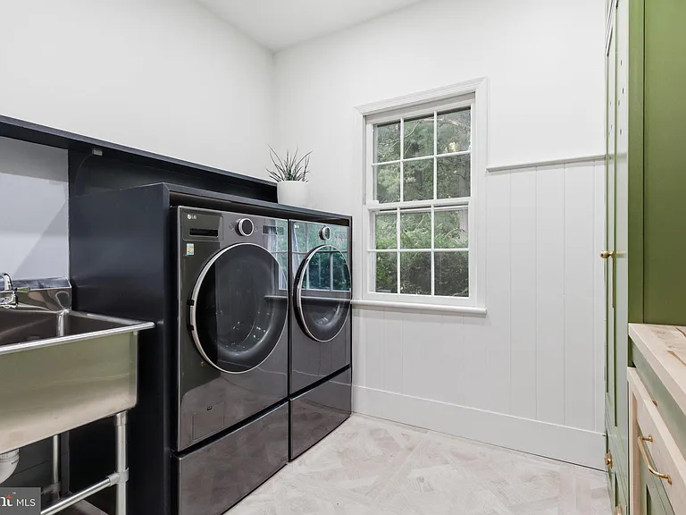 6817 Jeremiah Ct — Photo 18