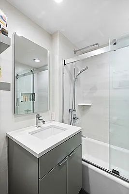 5th image of 516 W 47th St APT N6c