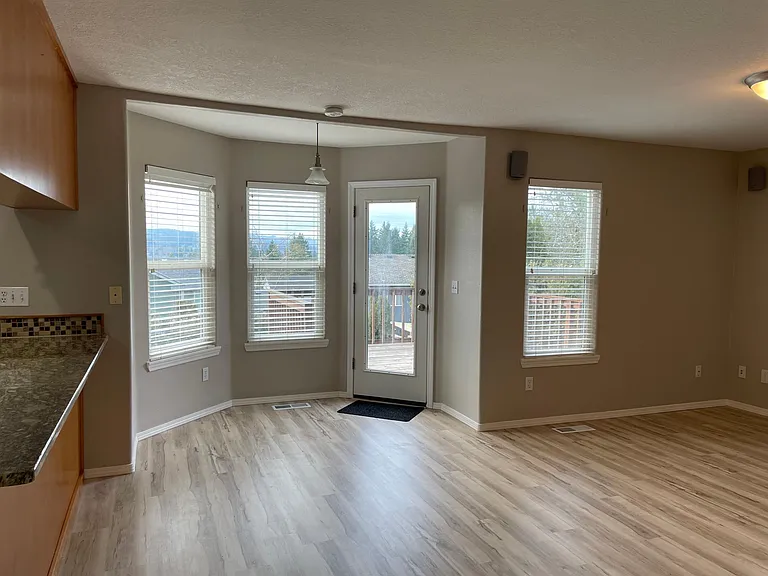 23349 SW Pine St — Photo 6